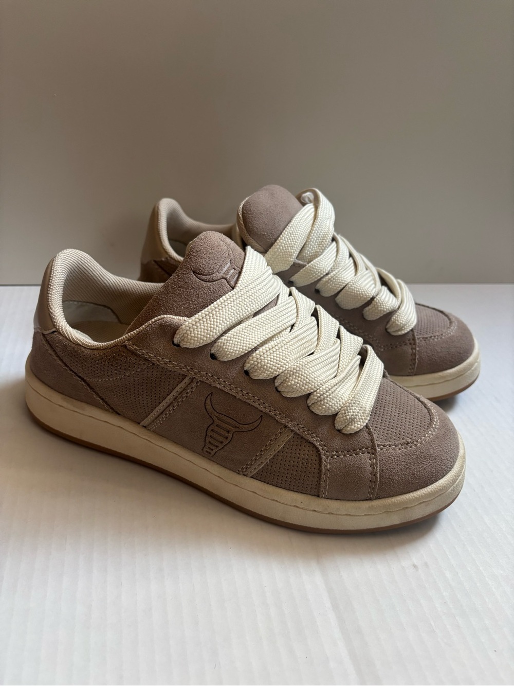 Windsor smith Chosen Wheat Suede Sneakers US 9